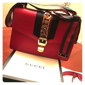 AUTHENTIC Gucci Sylvie small leather shoulder Bag